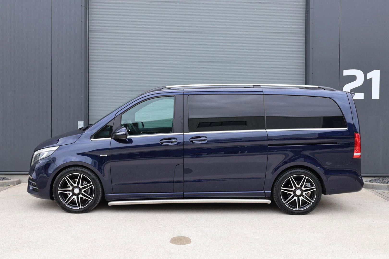 Mercedes-Benz V-Klasse 250d Lang DC Edition / AMG line / Stoelventilatie / Stoelverwarming / 2x Scuifdeur / Maestro surroundsystem / Origineel NL