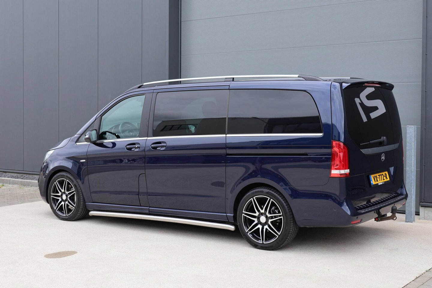 Mercedes-Benz V-Klasse 250d Lang DC Edition / AMG line / Stoelventilatie / Stoelverwarming / 2x Scuifdeur / Maestro surroundsystem / Origineel NL