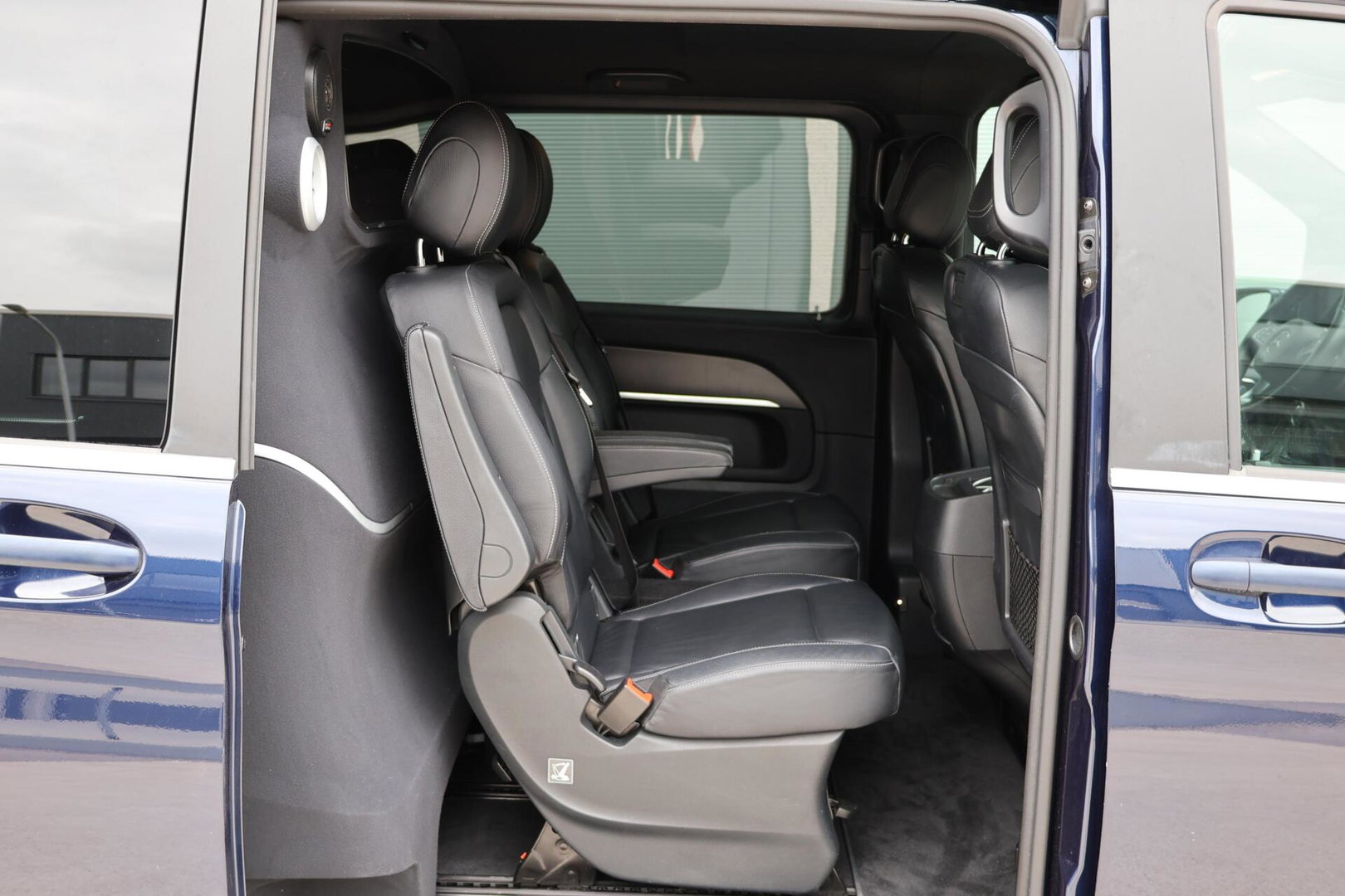 Mercedes-Benz V-Klasse 250d Lang DC Edition / AMG line / Stoelventilatie / Stoelverwarming / 2x Scuifdeur / Maestro surroundsystem / Origineel NL