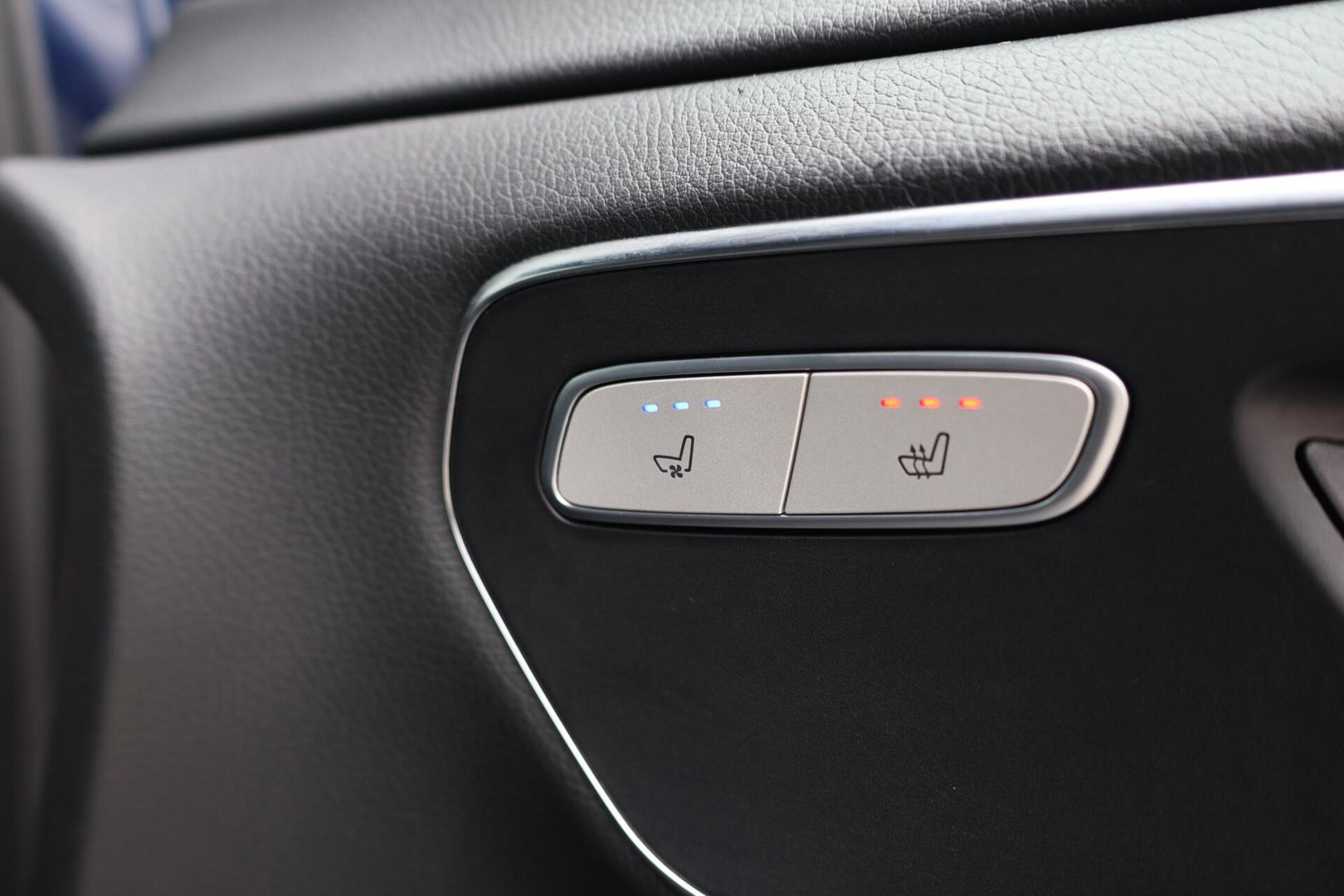 Mercedes-Benz V-Klasse 250d Lang DC Edition / AMG line / Stoelventilatie / Stoelverwarming / 2x Scuifdeur / Maestro surroundsystem / Origineel NL