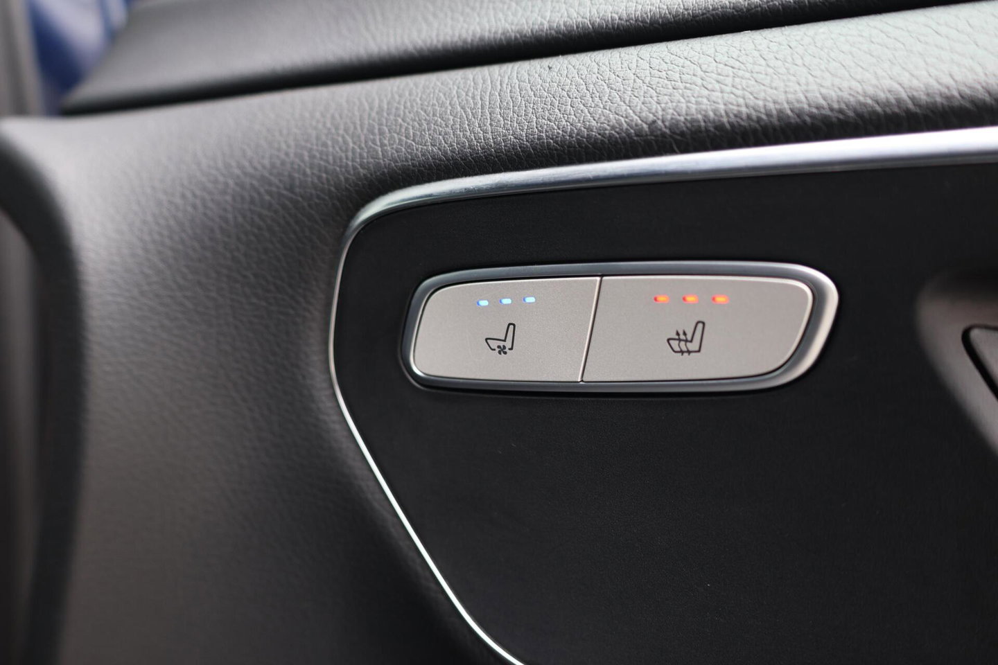 Mercedes-Benz V-Klasse 250d Lang DC Edition / AMG line / Stoelventilatie / Stoelverwarming / 2x Scuifdeur / Maestro surroundsystem / Origineel NL