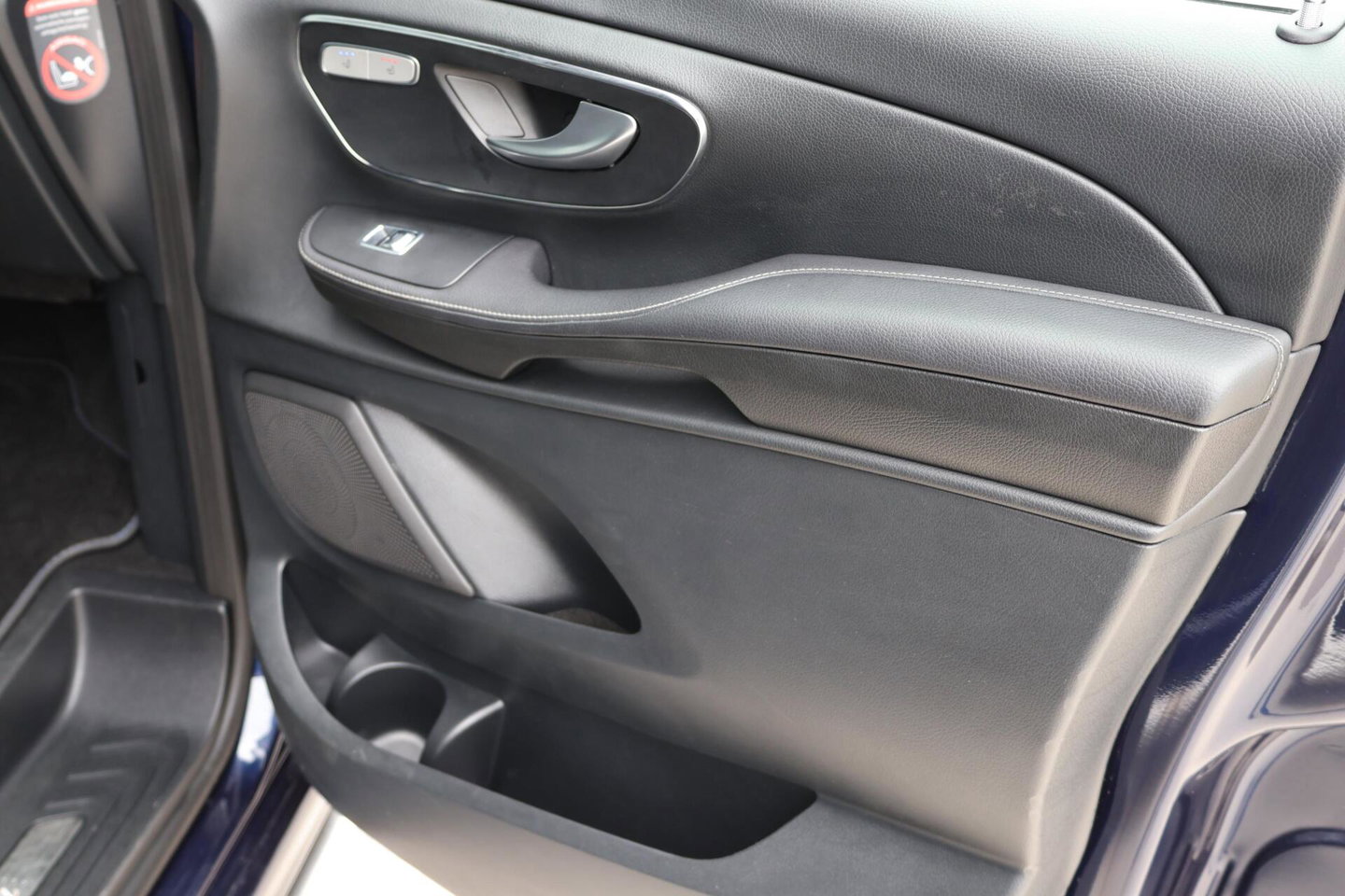 Mercedes-Benz V-Klasse 250d Lang DC Edition / AMG line / Stoelventilatie / Stoelverwarming / 2x Scuifdeur / Maestro surroundsystem / Origineel NL