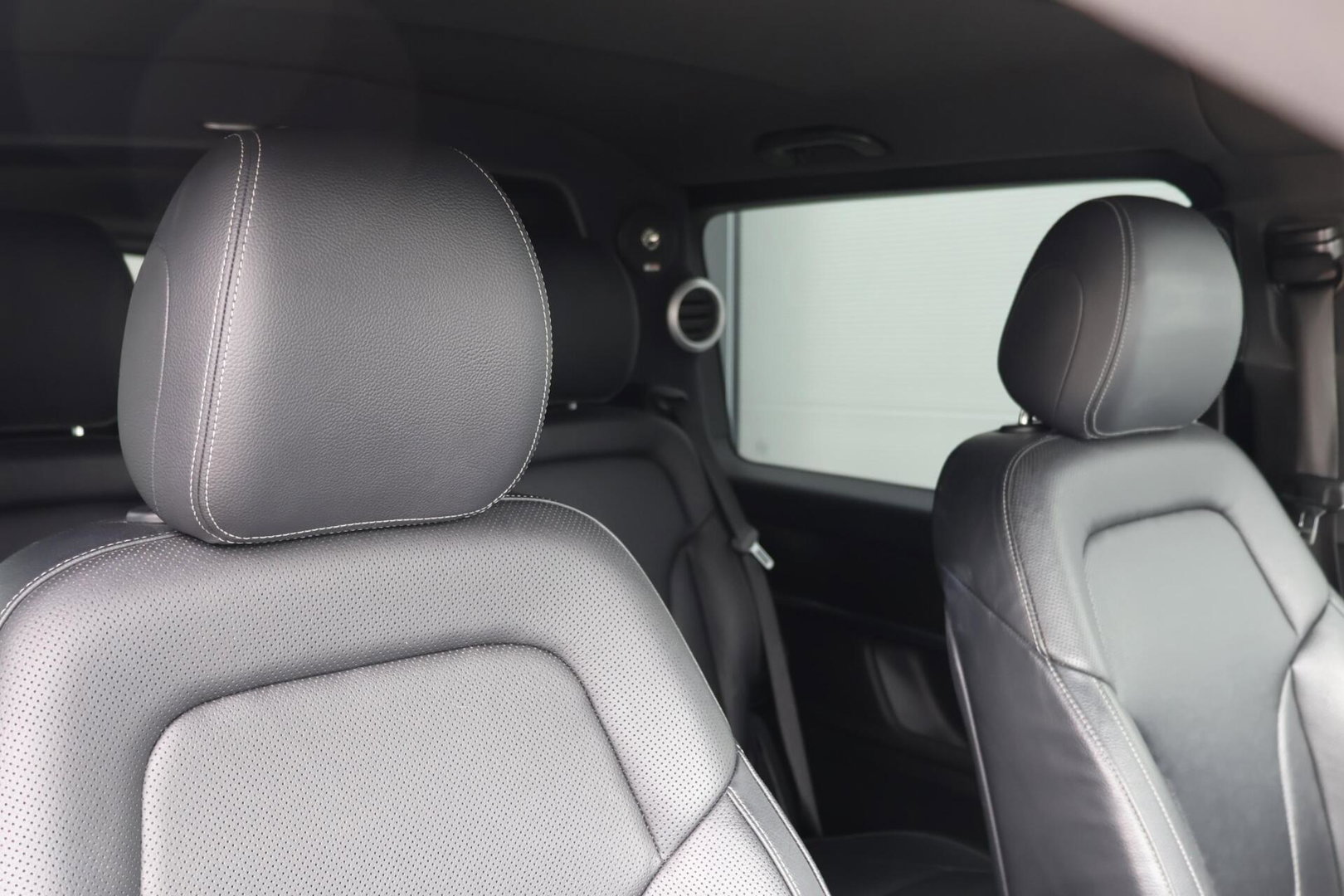 Mercedes-Benz V-Klasse 250d Lang DC Edition / AMG line / Stoelventilatie / Stoelverwarming / 2x Scuifdeur / Maestro surroundsystem / Origineel NL