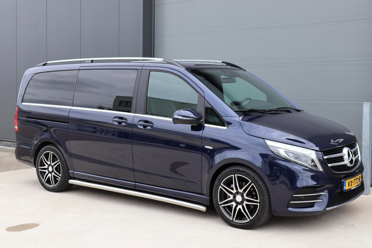 Mercedes-Benz V-Klasse 250d Lang DC Edition / AMG line / Stoelventilatie / Stoelverwarming / 2x Scuifdeur / Maestro surroundsystem / Origineel NL