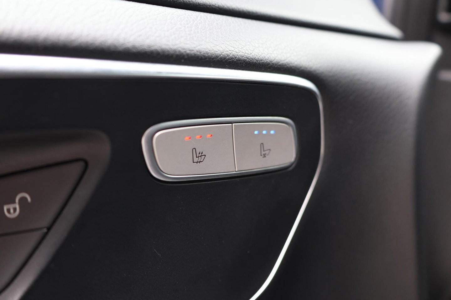 Mercedes-Benz V-Klasse 250d Lang DC Edition / AMG line / Stoelventilatie / Stoelverwarming / 2x Scuifdeur / Maestro surroundsystem / Origineel NL
