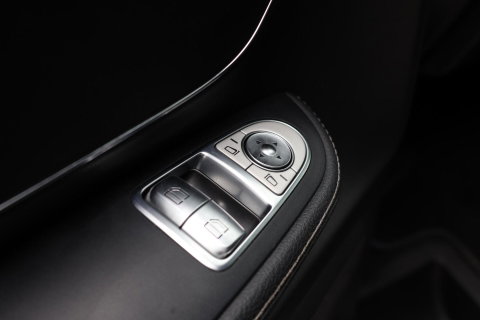 Mercedes-Benz V-Klasse 250d Lang DC Edition / AMG line / Stoelventilatie / Stoelverwarming / 2x Scuifdeur / Maestro surroundsystem / Origineel NL