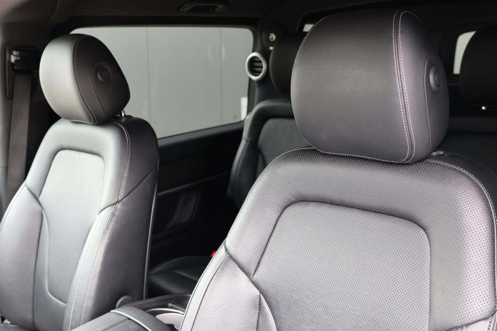 Mercedes-Benz V-Klasse 250d Lang DC Edition / AMG line / Stoelventilatie / Stoelverwarming / 2x Scuifdeur / Maestro surroundsystem / Origineel NL