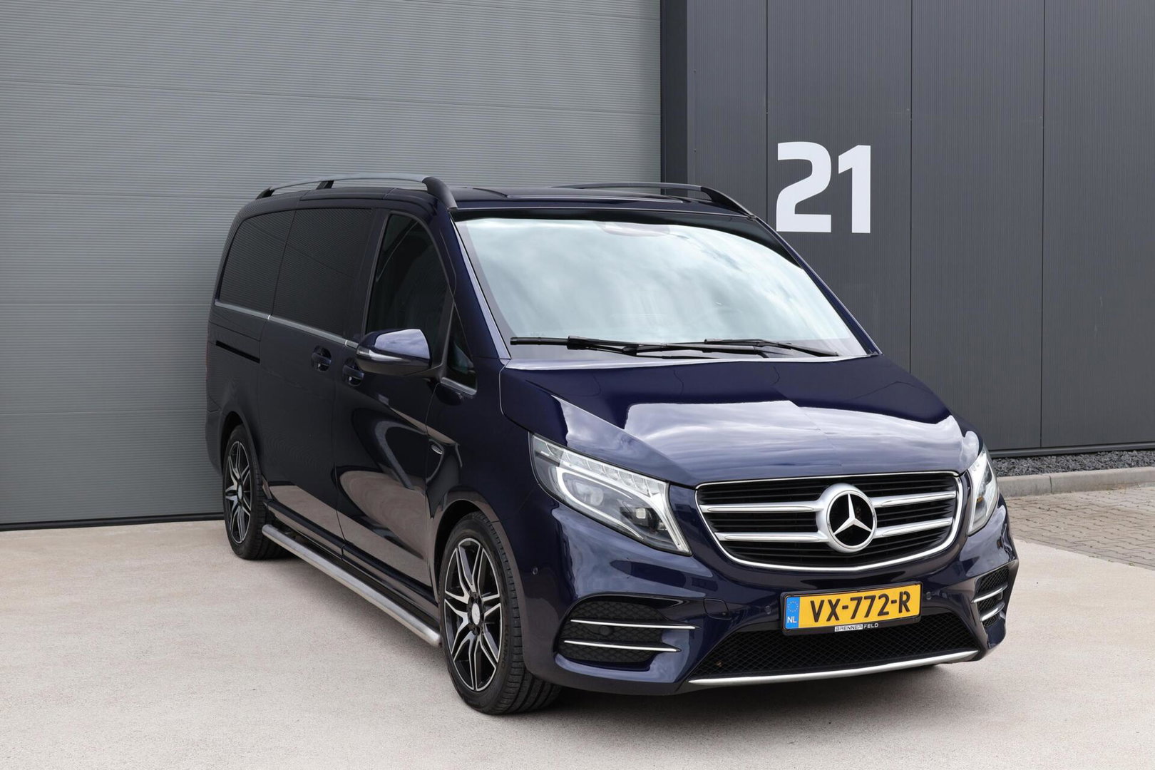 Mercedes-Benz V-Klasse 250d Lang DC Edition / AMG line / Stoelventilatie / Stoelverwarming / 2x Scuifdeur / Maestro surroundsystem / Origineel NL
