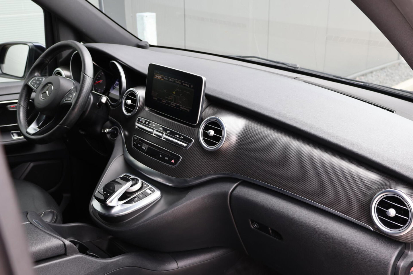 Mercedes-Benz V-Klasse 250d Lang DC Edition / AMG line / Stoelventilatie / Stoelverwarming / 2x Scuifdeur / Maestro surroundsystem / Origineel NL