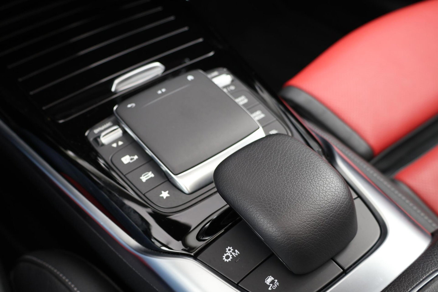 Mercedes-Benz CLA AMG 35 4MATIC / Panoramadak / Memory Stoelen / 360 Camera / Keyless-Go / Burmester Surround