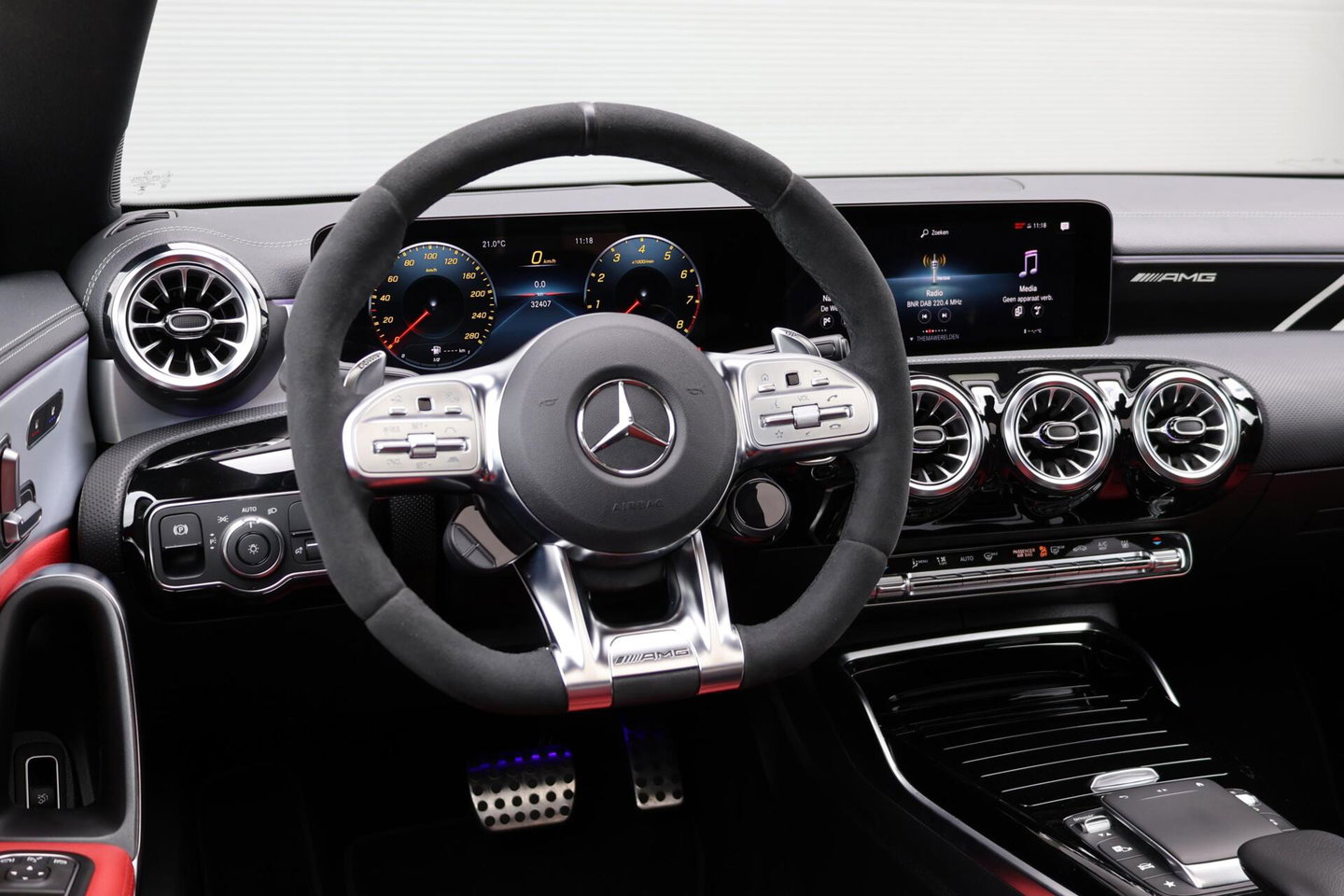 Mercedes-Benz CLA AMG 35 4MATIC / Panoramadak / Memory Stoelen / 360 Camera / Keyless-Go / Burmester Surround