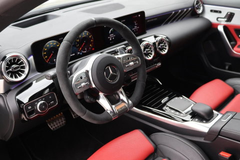 Mercedes-Benz CLA AMG 35 4MATIC / Panoramadak / Memory Stoelen / 360 Camera / Keyless-Go / Burmester Surround