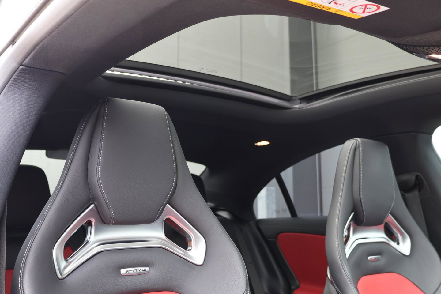 Mercedes-Benz CLA AMG 35 4MATIC / Panoramadak / Memory Stoelen / 360 Camera / Keyless-Go / Burmester Surround