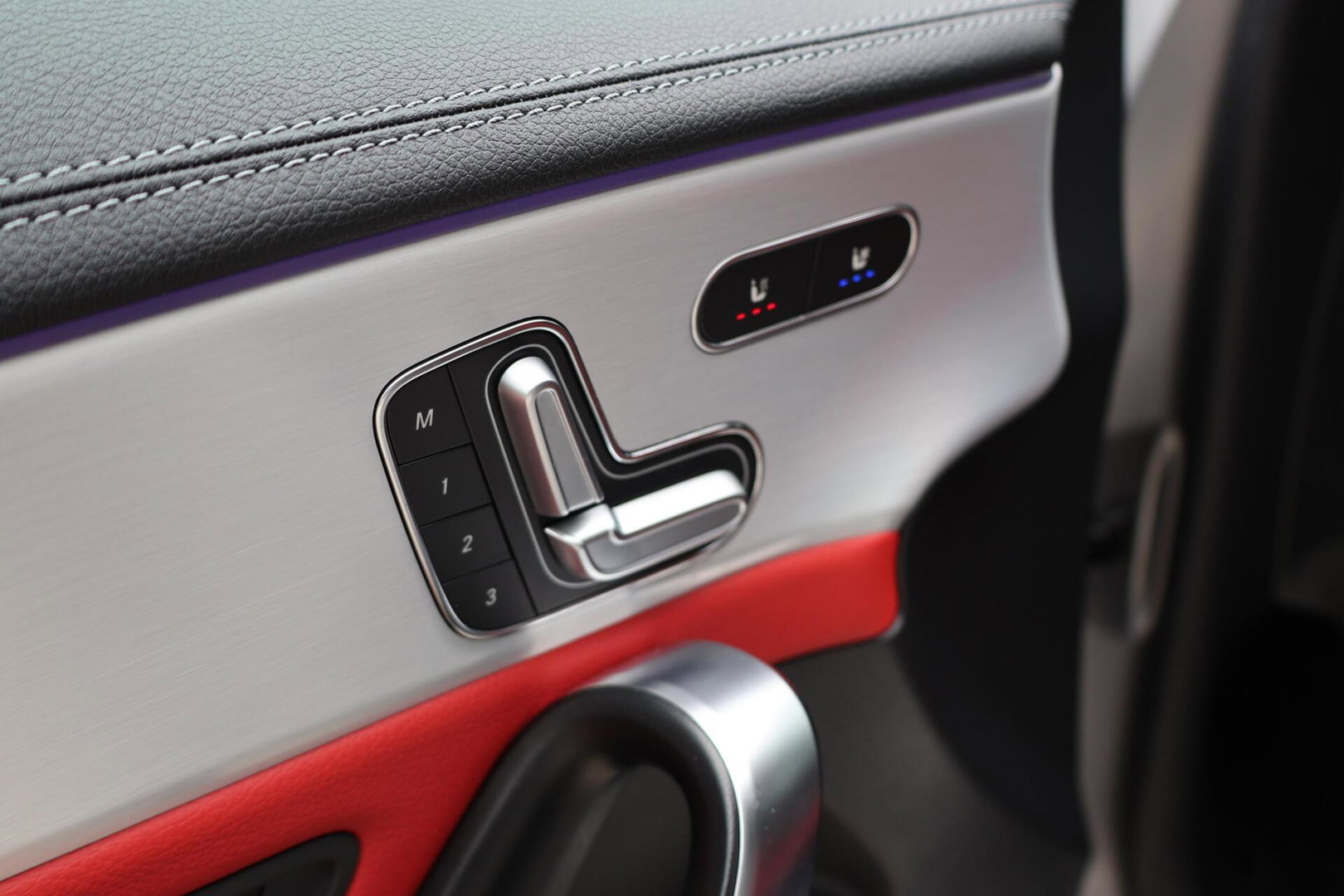 Mercedes-Benz CLA AMG 35 4MATIC / Panoramadak / Memory Stoelen / 360 Camera / Keyless-Go / Burmester Surround