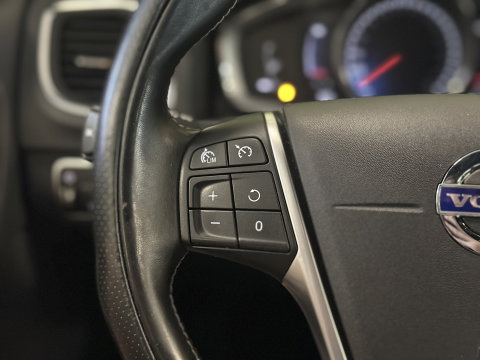 Volvo V60 2.4 D6 Twin Engine Special Edition | Dealer Onderhouden | Cruise Control | Stoelverwarming | Parkeersensoren Achter | Navigatie | Trekhaak