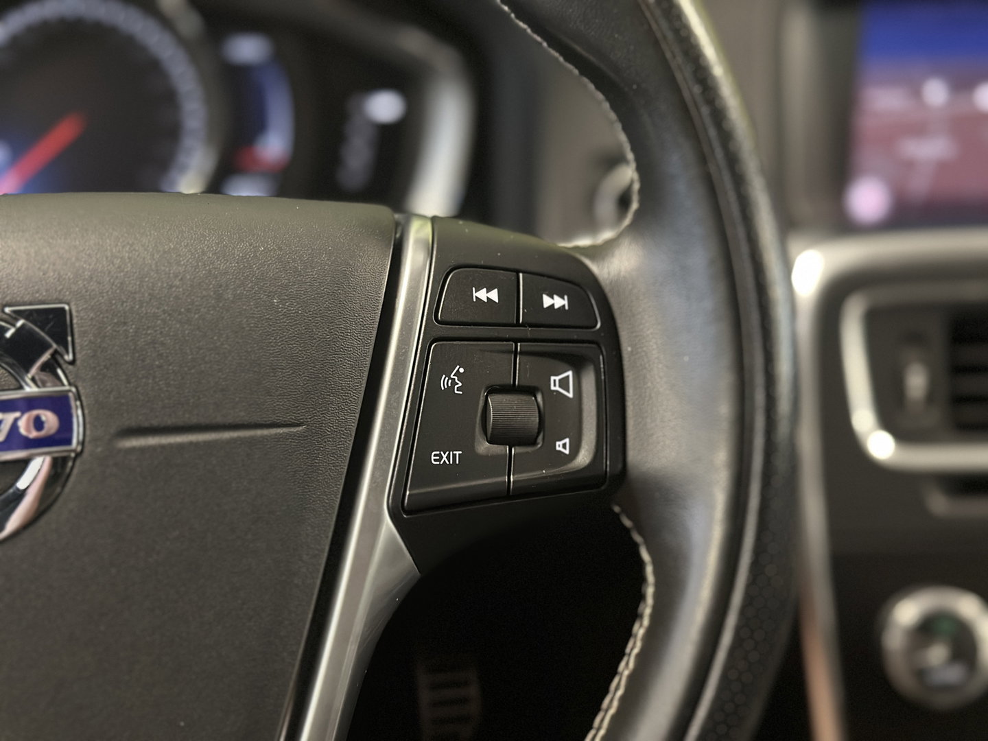 Volvo V60 2.4 D6 Twin Engine Special Edition | Dealer Onderhouden | Cruise Control | Stoelverwarming | Parkeersensoren Achter | Navigatie | Trekhaak