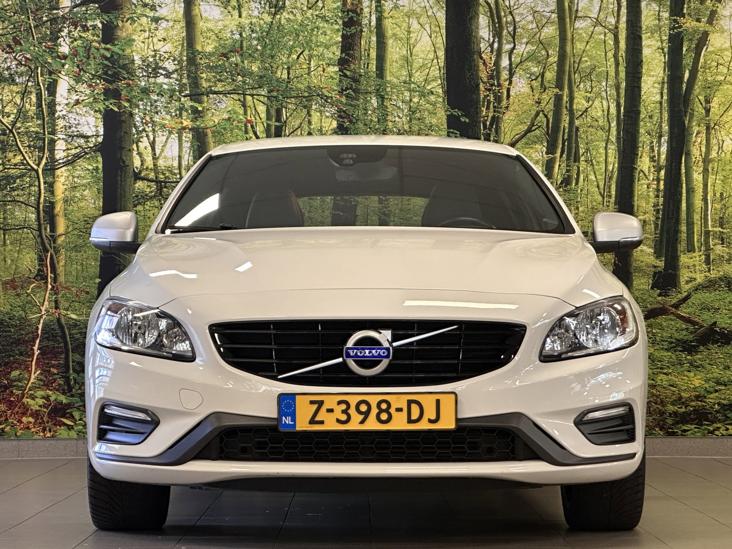 Volvo V60 2.4 D6 Twin Engine Special Edition | Dealer Onderhouden | Cruise Control | Stoelverwarming | Parkeersensoren Achter | Navigatie | Trekhaak