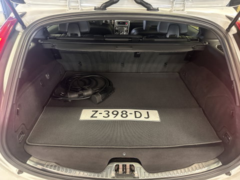 Volvo V60 2.4 D6 Twin Engine Special Edition | Dealer Onderhouden | Cruise Control | Stoelverwarming | Parkeersensoren Achter | Navigatie | Trekhaak