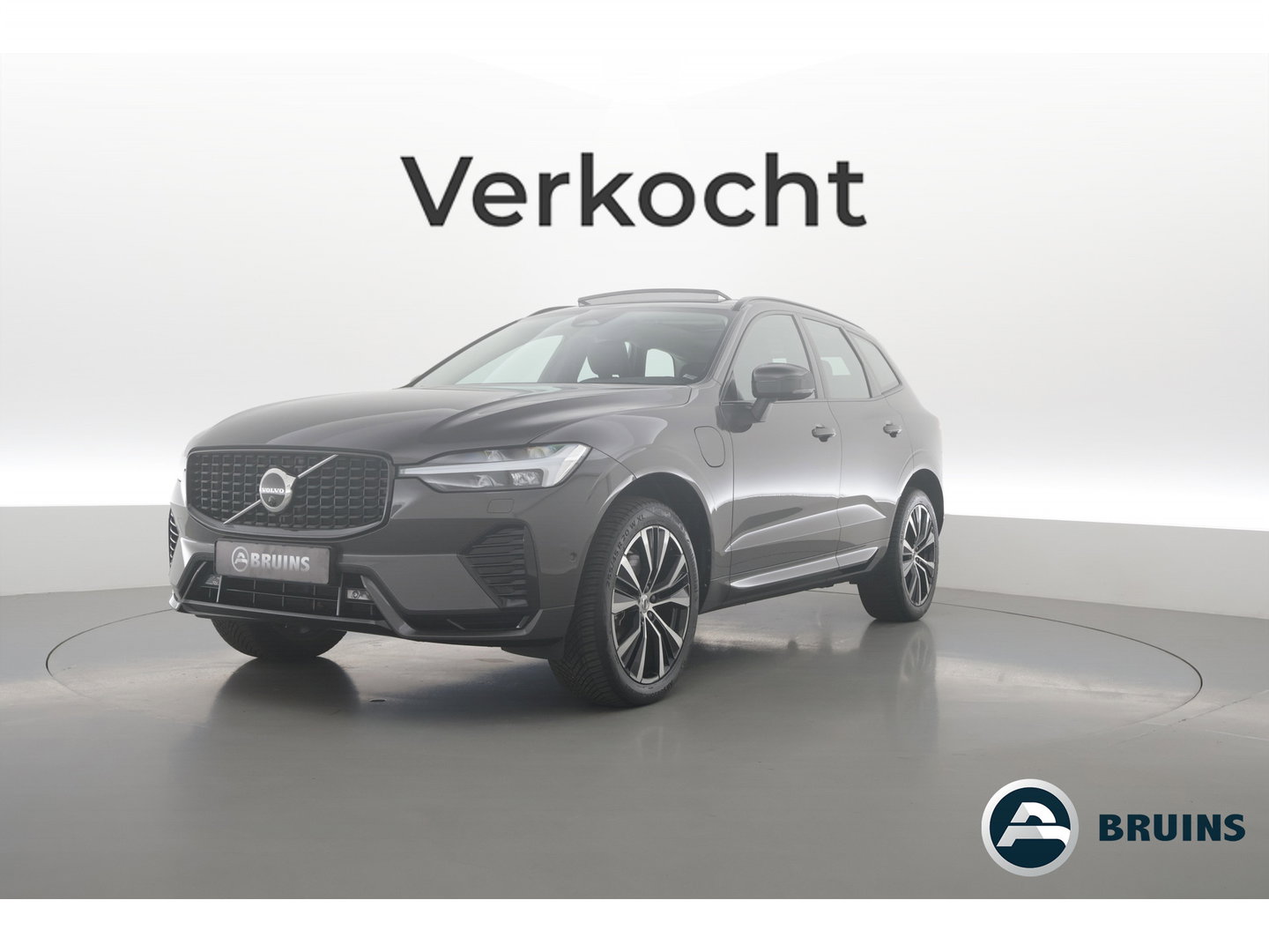 Volvo XC60 2.0 T8 Plug-in hybrid AWD Ultimate Dark | Trekhaak | 360 camera | Head-up | Harman / Kardon 4x Stoel + stuurverwarming |