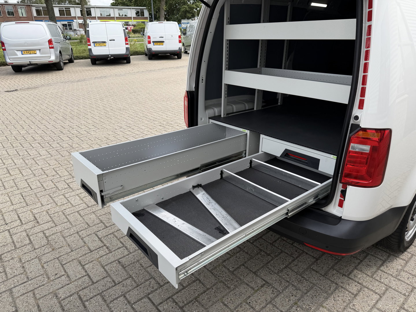 Volkswagen Caddy 2.0 TDI 102pk L2H1 BMT Maxi / vaste prijs rijklaar € 11.950 ex btw / euro 6 / bpm vrij / lease vanaf € 201 / Flexmo ingerichte laadruimte / airco / cruise/ pdc achter