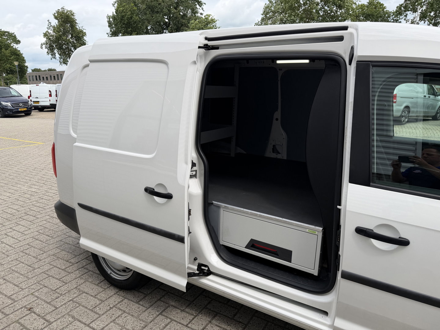 Volkswagen Caddy 2.0 TDI 102pk L2H1 BMT Maxi / vaste prijs rijklaar € 11.950 ex btw / euro 6 / bpm vrij / lease vanaf € 201 / Flexmo ingerichte laadruimte / airco / cruise/ pdc achter