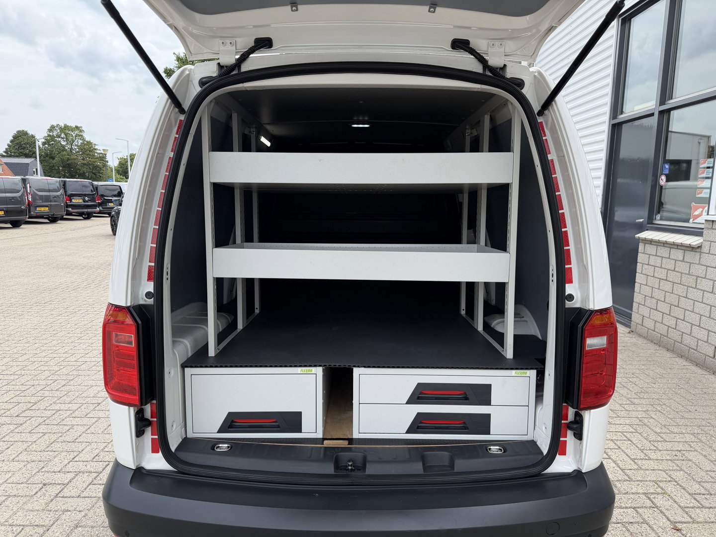 Volkswagen Caddy 2.0 TDI 102pk L2H1 BMT Maxi / vaste prijs rijklaar € 11.950 ex btw / euro 6 / bpm vrij / lease vanaf € 201 / Flexmo ingerichte laadruimte / airco / cruise/ pdc achter