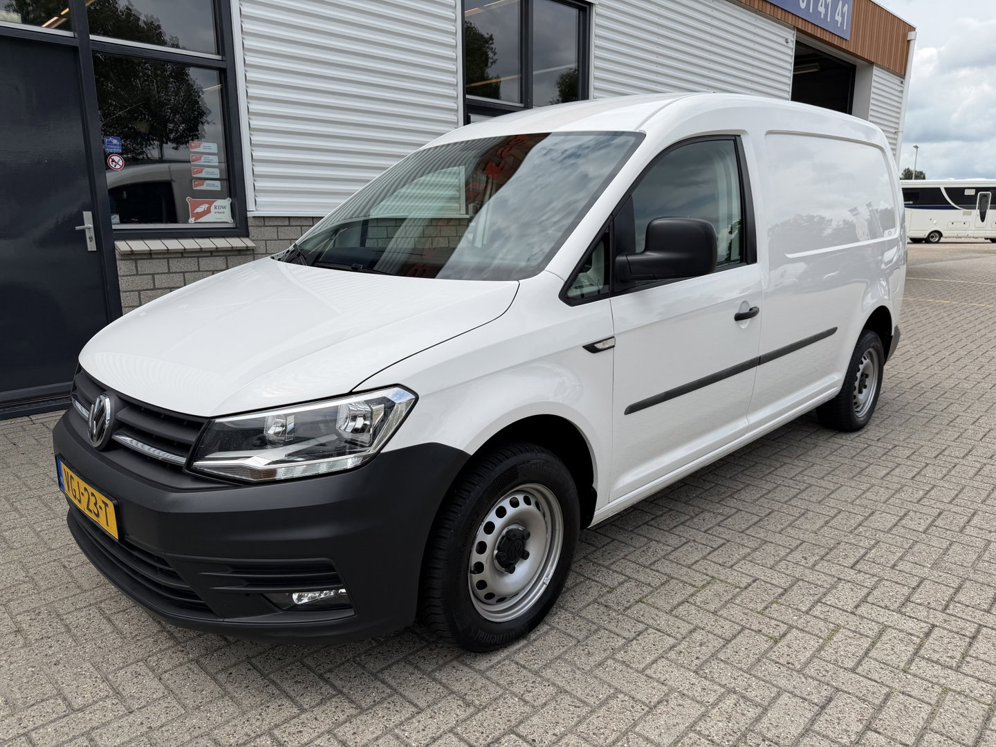 Volkswagen Caddy 2.0 TDI 102pk L2H1 BMT Maxi / vaste prijs rijklaar € 11.950 ex btw / euro 6 / bpm vrij / lease vanaf € 201 / Flexmo ingerichte laadruimte / airco / cruise/ pdc achter