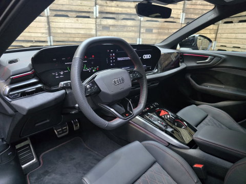 Audi A5 Avant 2.0 e-hybrid quattro S edition Competition Pano Bijrijders display Trekhaak 19"LM