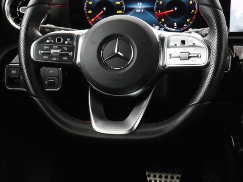 Mercedes-Benz A-Klasse 180 Business Solution AMG | Panoramadak | Carplay | Cruise control | Climate control | DAB+ | Navigatie | Bluetooth | Stoelverwarming | Park assist
