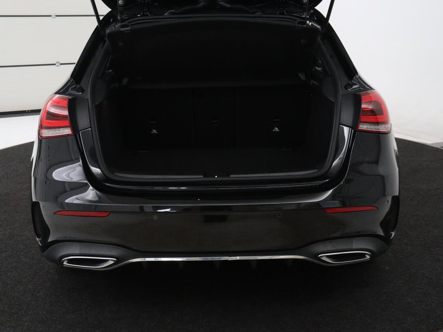 Mercedes-Benz A-Klasse 180 Business Solution AMG | Panoramadak | Carplay | Cruise control | Climate control | DAB+ | Navigatie | Bluetooth | Stoelverwarming | Park assist
