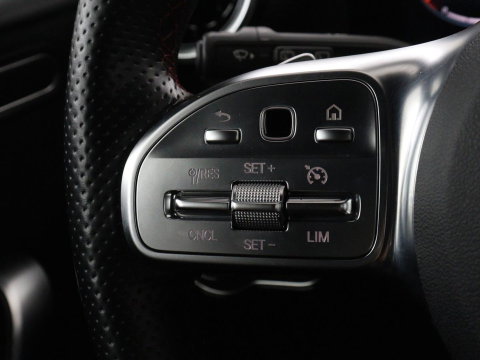 Mercedes-Benz A-Klasse 180 Business Solution AMG | Panoramadak | Carplay | Cruise control | Climate control | DAB+ | Navigatie | Bluetooth | Stoelverwarming | Park assist