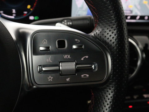 Mercedes-Benz A-Klasse 180 Business Solution AMG | Panoramadak | Carplay | Cruise control | Climate control | DAB+ | Navigatie | Bluetooth | Stoelverwarming | Park assist