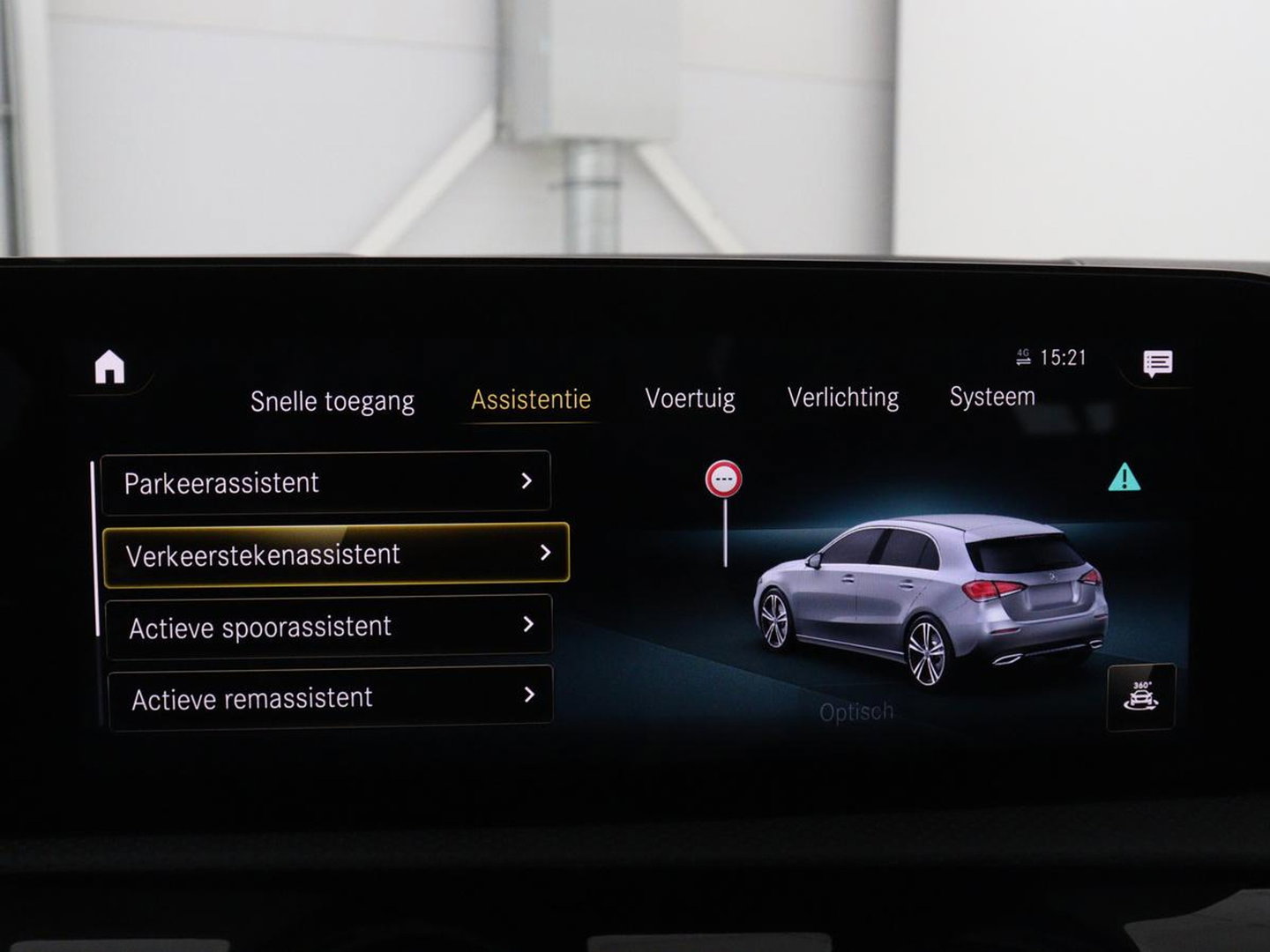 Mercedes-Benz A-Klasse 180 Business Solution AMG | Panoramadak | Carplay | Cruise control | Climate control | DAB+ | Navigatie | Bluetooth | Stoelverwarming | Park assist