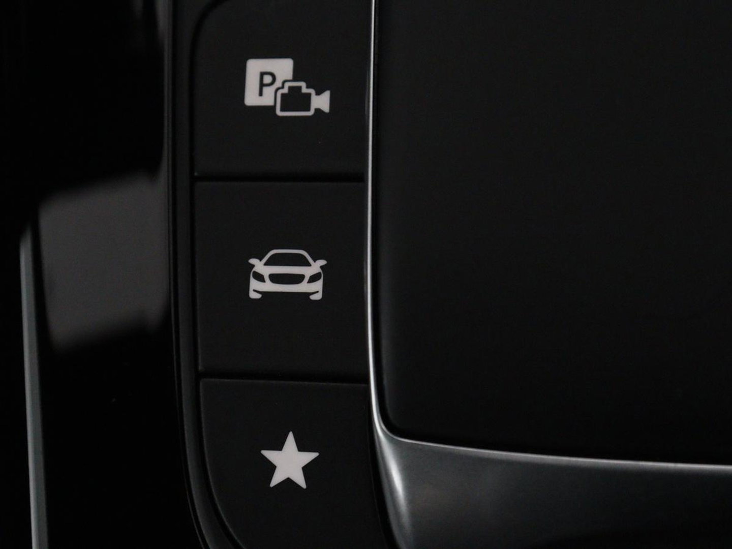 Mercedes-Benz A-Klasse 180 Business Solution AMG | Panoramadak | Carplay | Cruise control | Climate control | DAB+ | Navigatie | Bluetooth | Stoelverwarming | Park assist