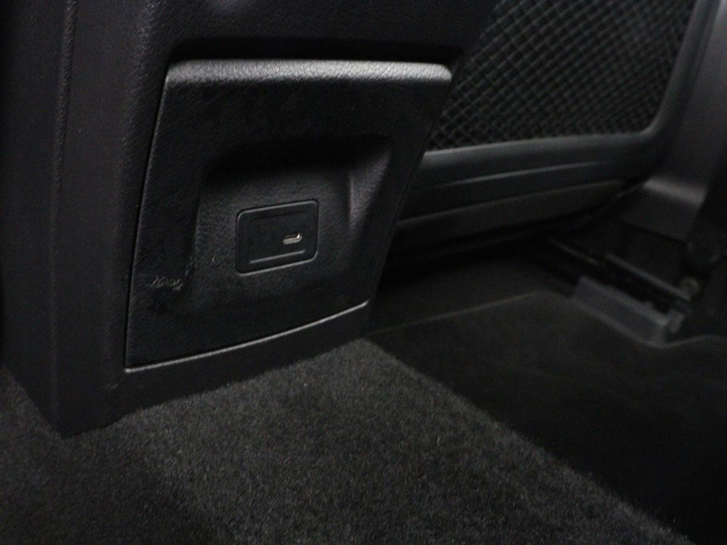 Mercedes-Benz A-Klasse 180 Business Solution AMG | Panoramadak | Carplay | Cruise control | Climate control | DAB+ | Navigatie | Bluetooth | Stoelverwarming | Park assist