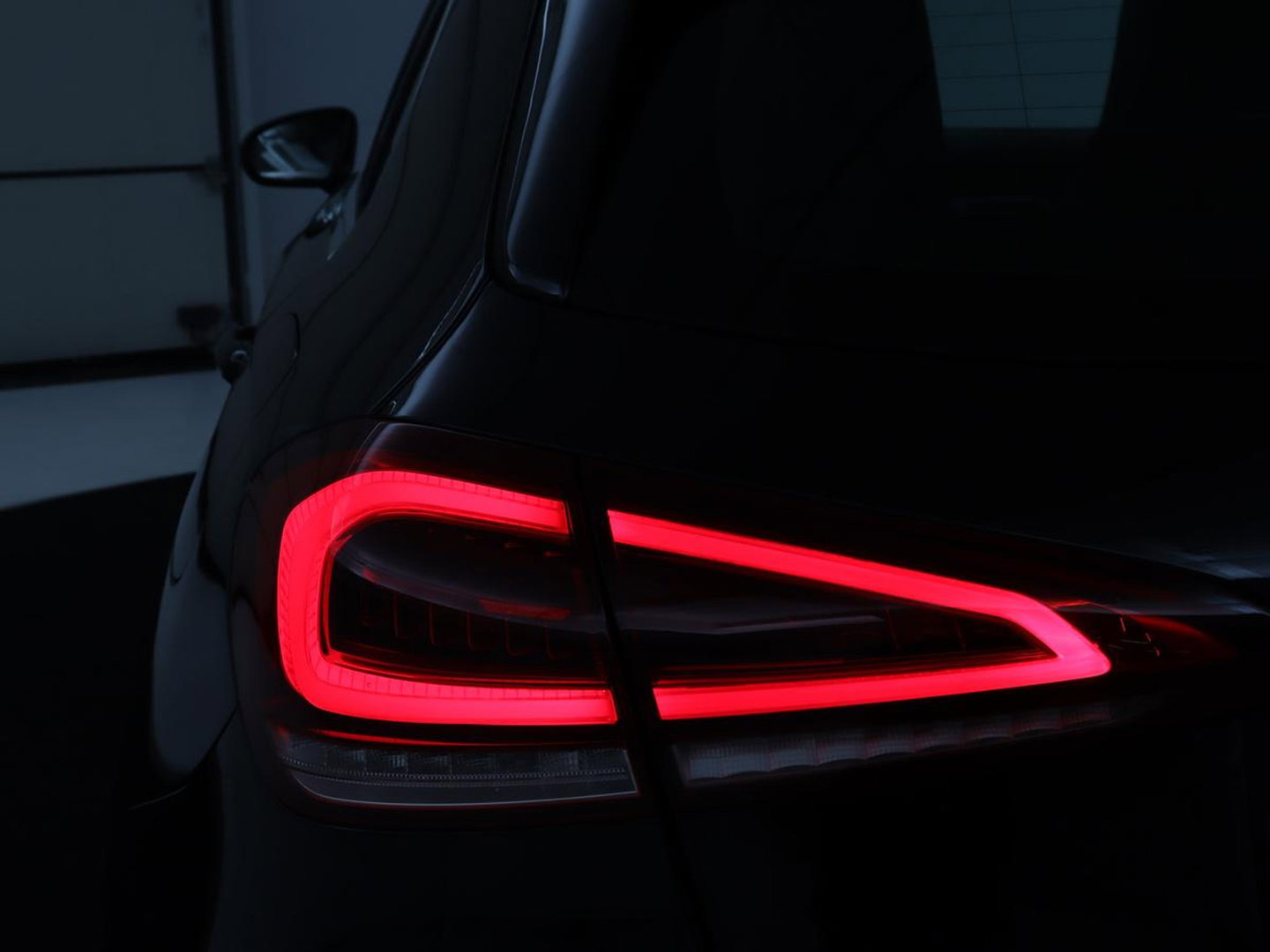 Mercedes-Benz A-Klasse 180 Business Solution AMG | Panoramadak | Carplay | Cruise control | Climate control | DAB+ | Navigatie | Bluetooth | Stoelverwarming | Park assist