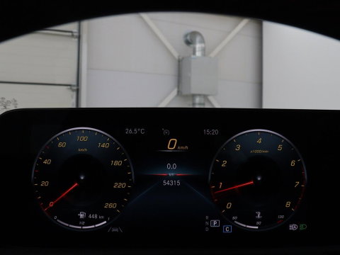 Mercedes-Benz A-Klasse 180 Business Solution AMG | Panoramadak | Carplay | Cruise control | Climate control | DAB+ | Navigatie | Bluetooth | Stoelverwarming | Park assist