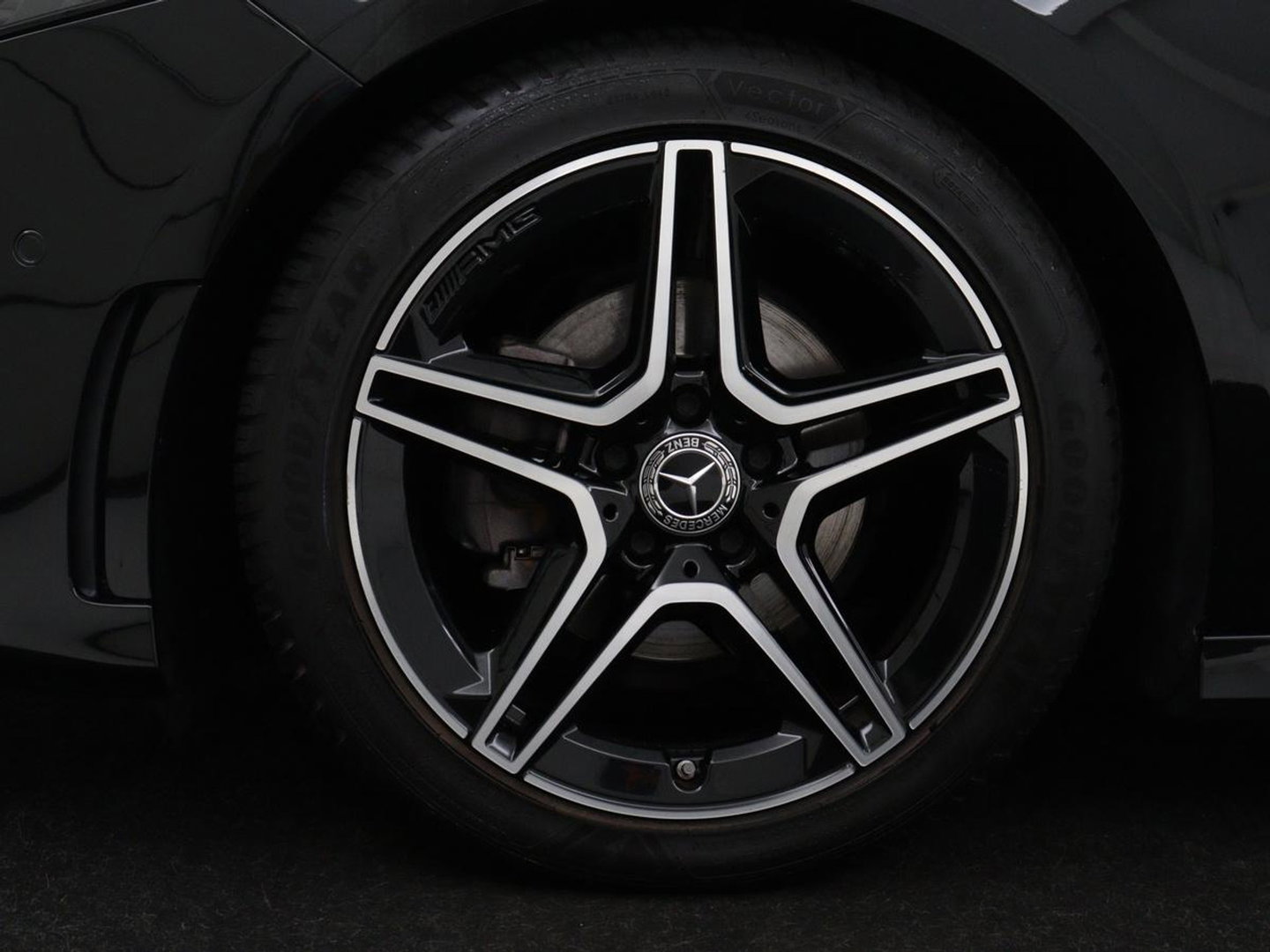 Mercedes-Benz A-Klasse 180 Business Solution AMG | Panoramadak | Carplay | Cruise control | Climate control | DAB+ | Navigatie | Bluetooth | Stoelverwarming | Park assist