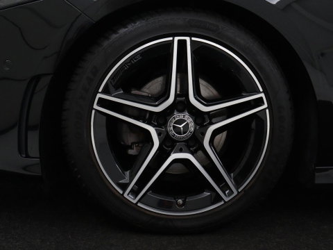 Mercedes-Benz A-Klasse 180 Business Solution AMG | Panoramadak | Carplay | Cruise control | Climate control | DAB+ | Navigatie | Bluetooth | Stoelverwarming | Park assist