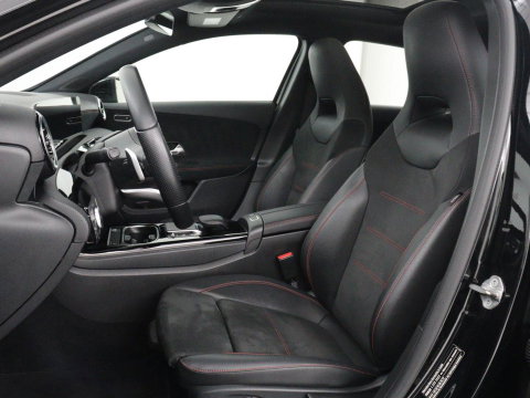 Mercedes-Benz A-Klasse 180 Business Solution AMG | Panoramadak | Carplay | Cruise control | Climate control | DAB+ | Navigatie | Bluetooth | Stoelverwarming | Park assist