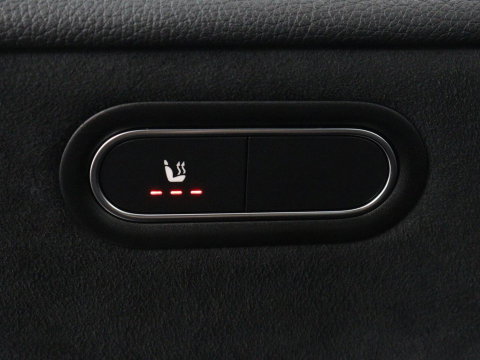 Mercedes-Benz A-Klasse 180 Business Solution AMG | Panoramadak | Carplay | Cruise control | Climate control | DAB+ | Navigatie | Bluetooth | Stoelverwarming | Park assist