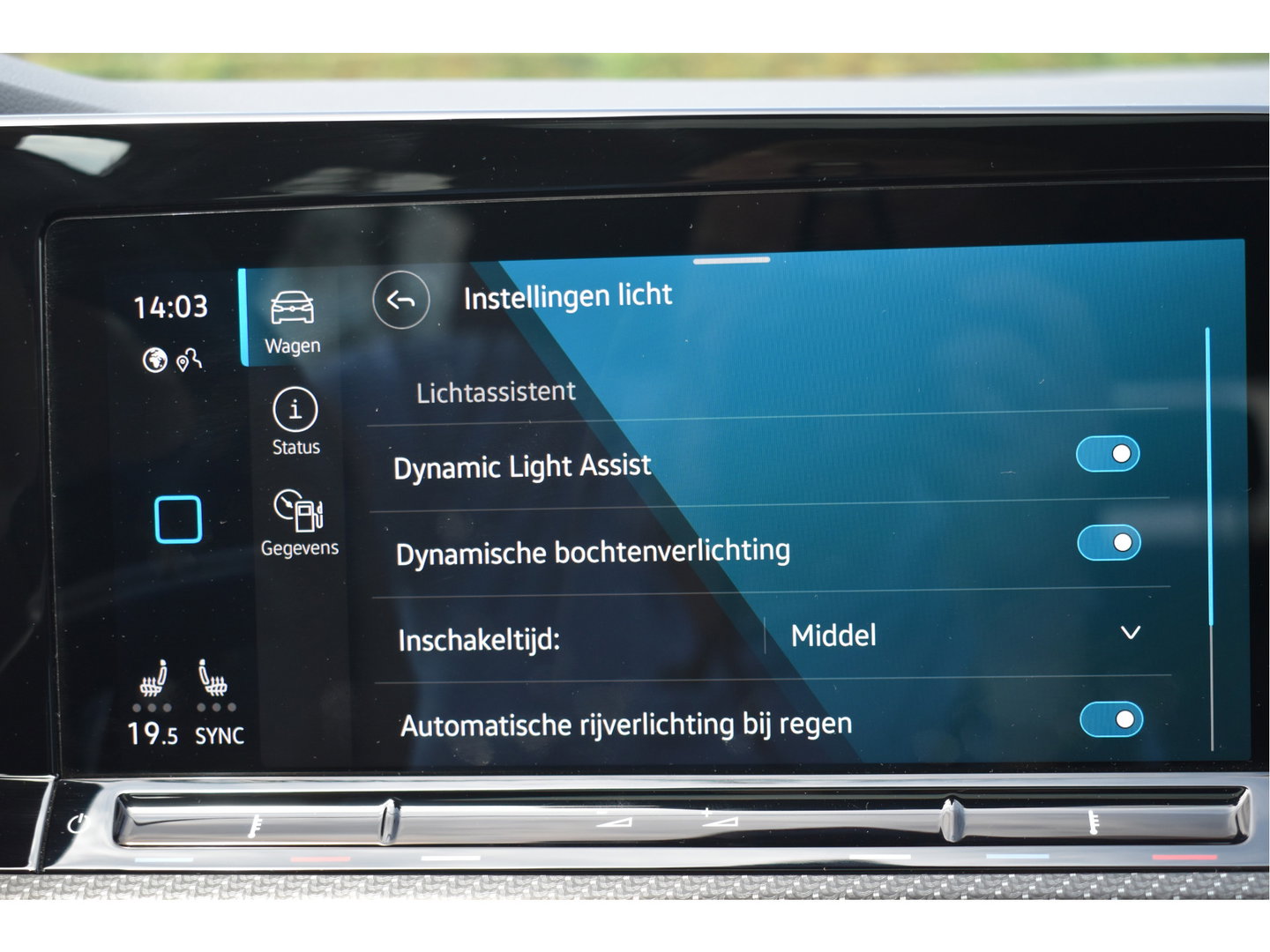 Volkswagen Golf 2.0 TSI 191 PK 3x R-Line Nardo Grey Winter pakket | Zéér netjes | Open dak | Keyless | Sfeerverlichting | Carplay | Stoel- & stuurverwarming | DAB