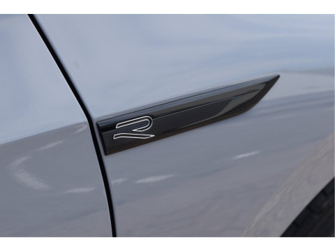 Volkswagen Golf 2.0 TSI 191 PK 3x R-Line Nardo Grey Winter pakket | Zéér netjes | Open dak | Keyless | Sfeerverlichting | Carplay | Stoel- & stuurverwarming | DAB