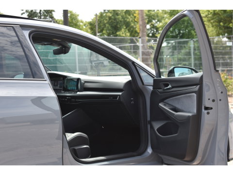 Volkswagen Golf 2.0 TSI 191 PK 3x R-Line Nardo Grey Winter pakket | Zéér netjes | Open dak | Keyless | Sfeerverlichting | Carplay | Stoel- & stuurverwarming | DAB