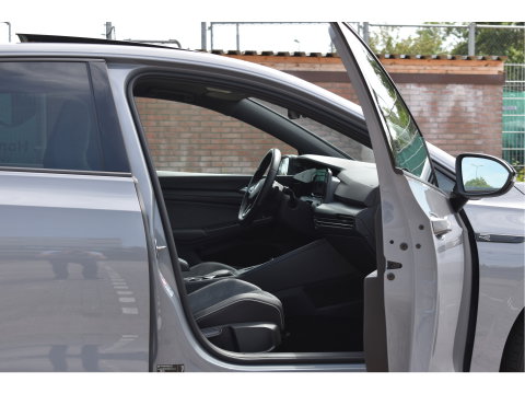 Volkswagen Golf 2.0 TSI 191 PK 3x R-Line Nardo Grey Winter pakket | Zéér netjes | Open dak | Keyless | Sfeerverlichting | Carplay | Stoel- & stuurverwarming | DAB