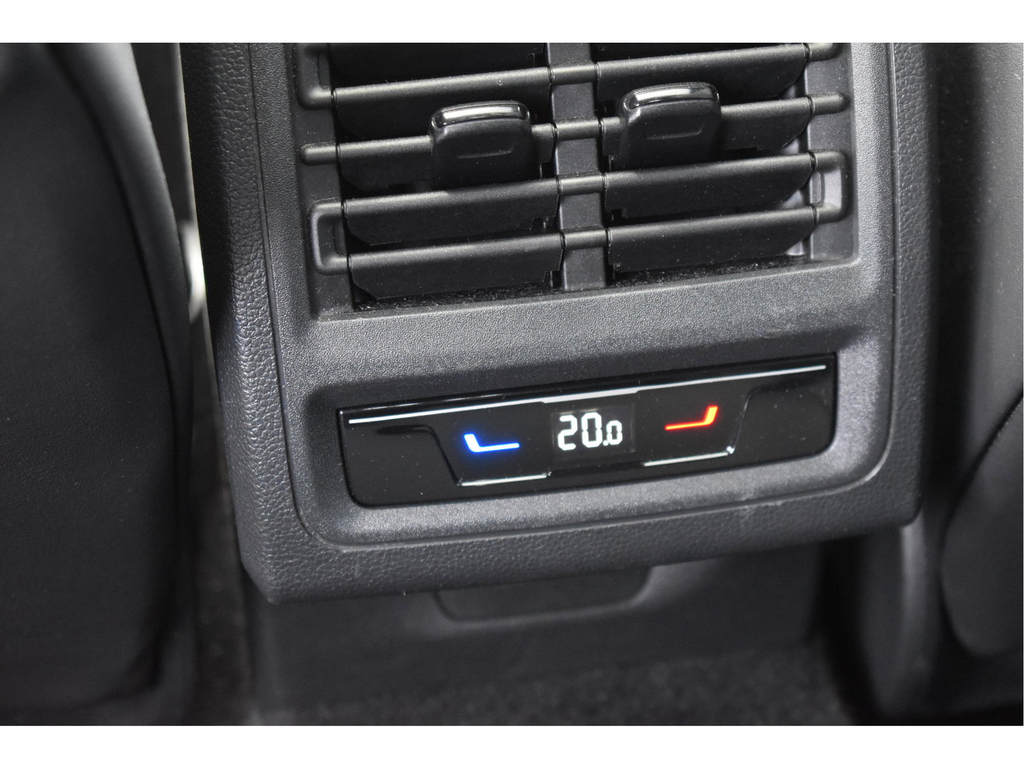 Volkswagen Golf 2.0 TSI 191 PK 3x R-Line Nardo Grey Winter pakket | Zéér netjes | Open dak | Keyless | Sfeerverlichting | Carplay | Stoel- & stuurverwarming | DAB