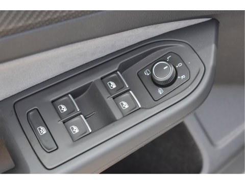 Volkswagen Golf 2.0 TSI 191 PK 3x R-Line Nardo Grey Winter pakket | Zéér netjes | Open dak | Keyless | Sfeerverlichting | Carplay | Stoel- & stuurverwarming | DAB