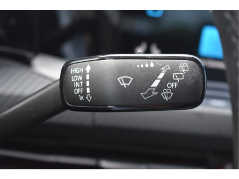 Volkswagen Golf 2.0 TSI 191 PK 3x R-Line Nardo Grey Winter pakket | Zéér netjes | Open dak | Keyless | Sfeerverlichting | Carplay | Stoel- & stuurverwarming | DAB