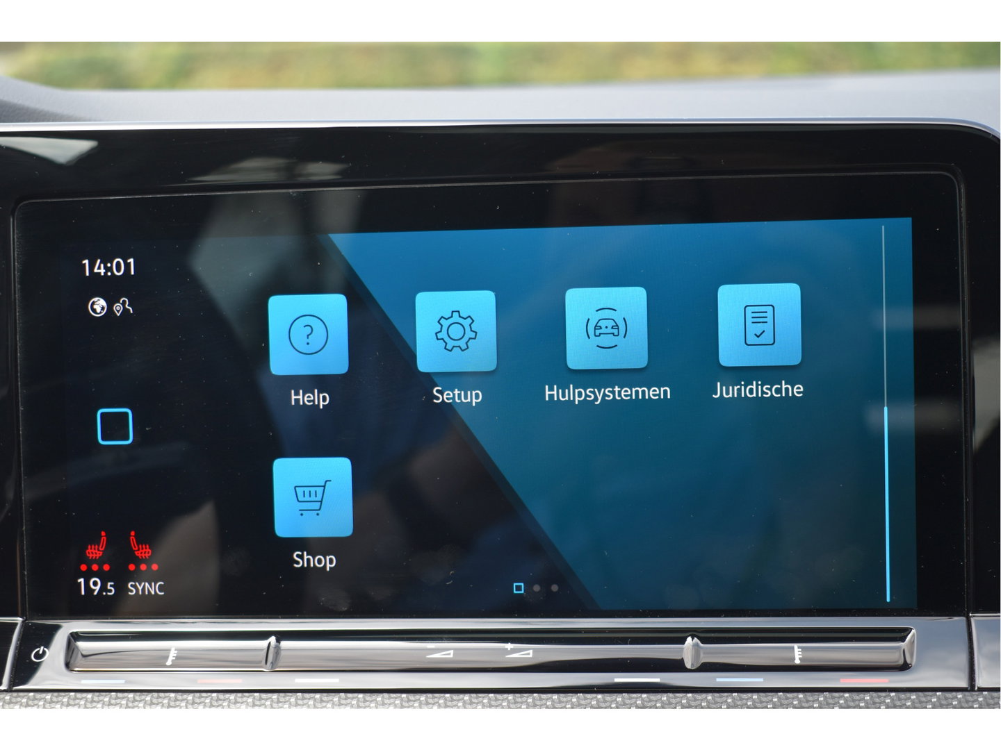 Volkswagen Golf 2.0 TSI 191 PK 3x R-Line Nardo Grey Winter pakket | Zéér netjes | Open dak | Keyless | Sfeerverlichting | Carplay | Stoel- & stuurverwarming | DAB