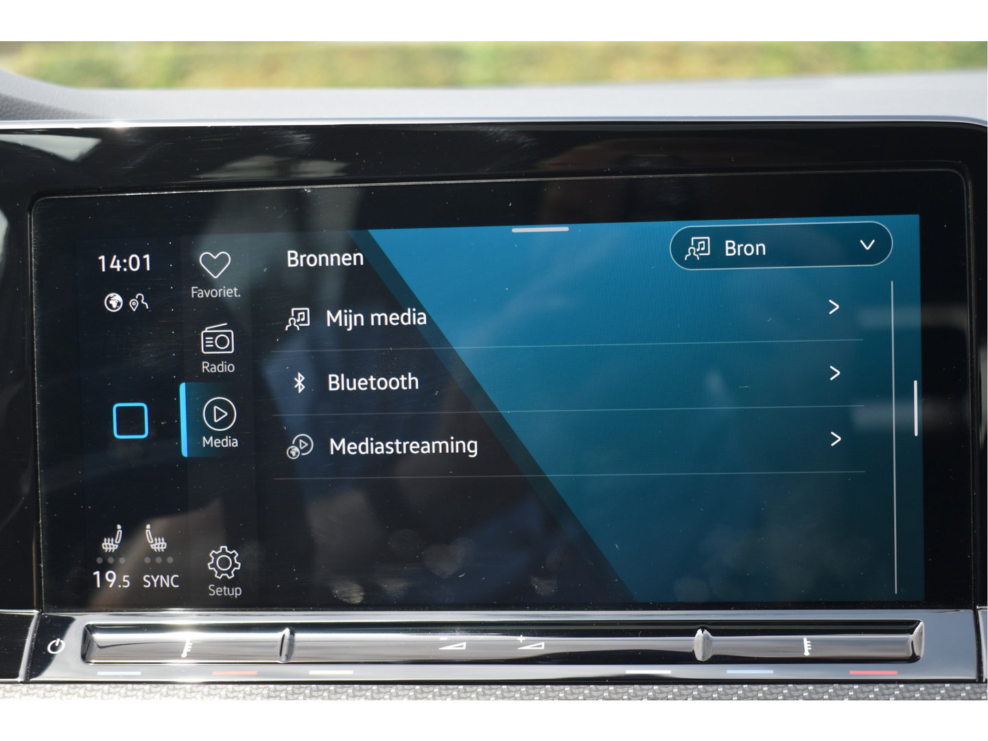 Volkswagen Golf 2.0 TSI 191 PK 3x R-Line Nardo Grey Winter pakket | Zéér netjes | Open dak | Keyless | Sfeerverlichting | Carplay | Stoel- & stuurverwarming | DAB